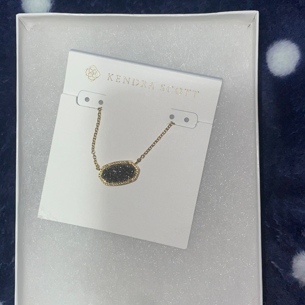 Kendra Scott necklace